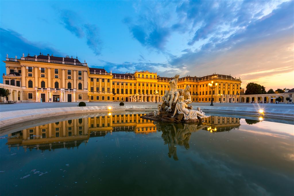 Schonbrunn Palace at dusk