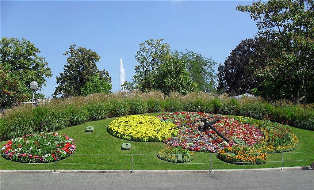 L'horloge fleurie at Jardin Anglais